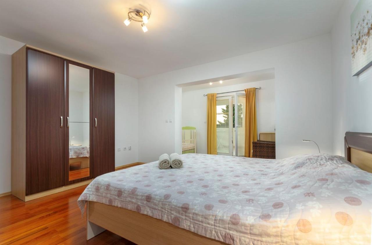 Comfort Apartments With Pool In Medulin (Adults Only) Extérieur photo